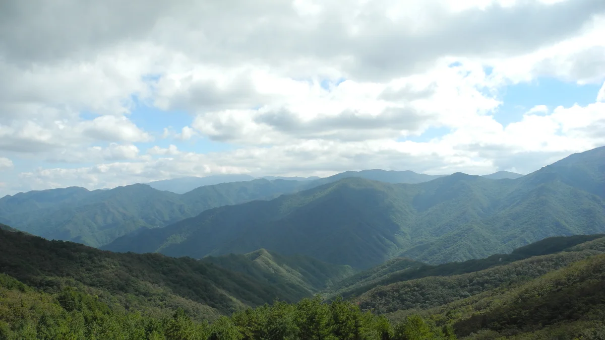 정령치 정상에서 바라본 지리산