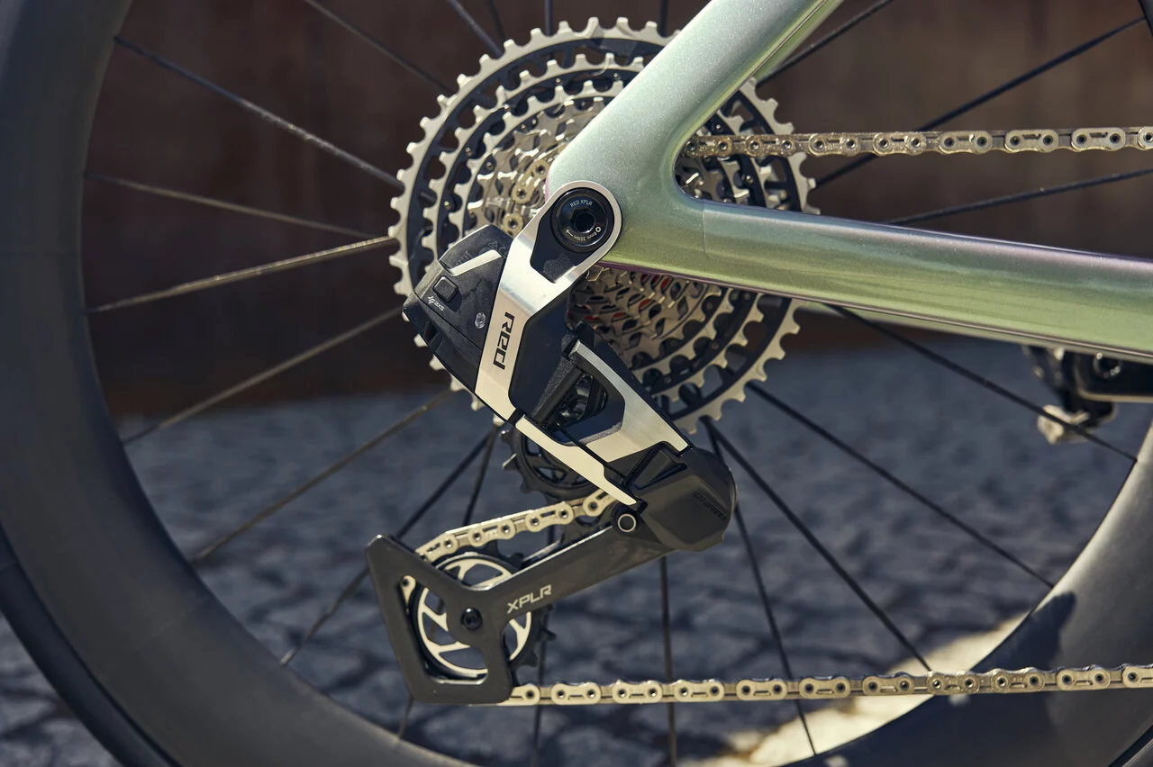 SRAM 레드 AXS 1x13 구동계와 UDH 리어 드롭아웃